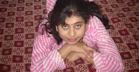 Beautiful Desi Indian And Bangladeshi Girls At Bedroom Photos Beautiful Desi Sexy Girls Hot