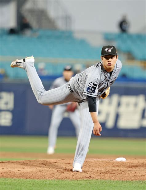 “제구되는 강속구” 문동주·김서현아기 독수리 리그를 뒤흔들다 야구·mlb 스포츠 뉴스 한겨레