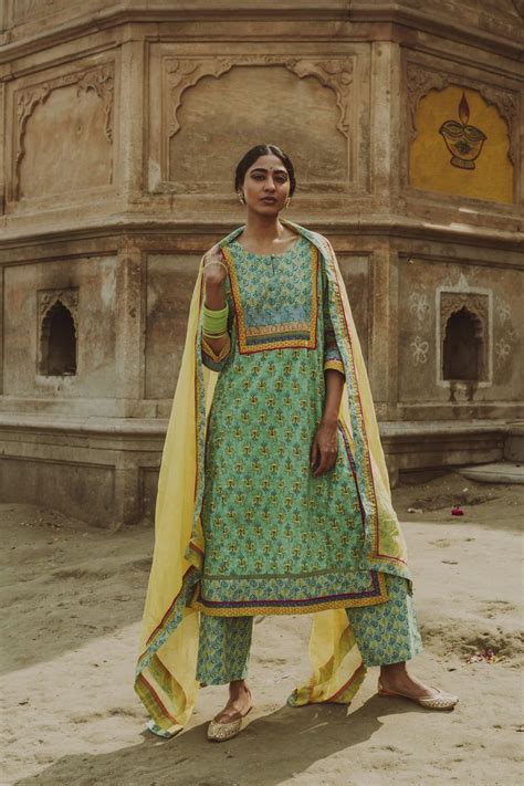 Pin by Supriya Jadhav on Leela by A posing ref | Digital fashion ...