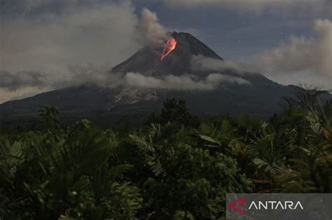 Bpptkg Jelaskan Fenomena Pembentukan Dua Kubah Lava Di Gunung Merapi