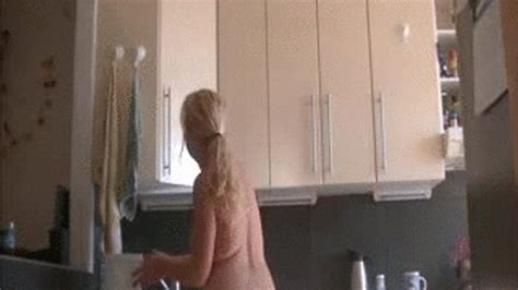 Voyeur Naked Kitchen Cleaning WMV Claudia Webcam From Holland