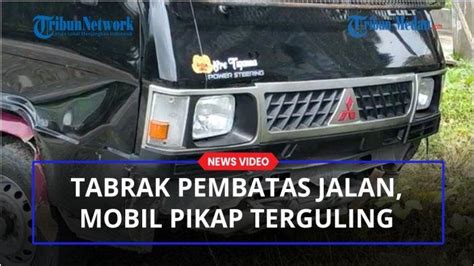 Melaju Kencang Dan Tabrak Pembatas Jalan Mobil Pikap Terguling Tiga