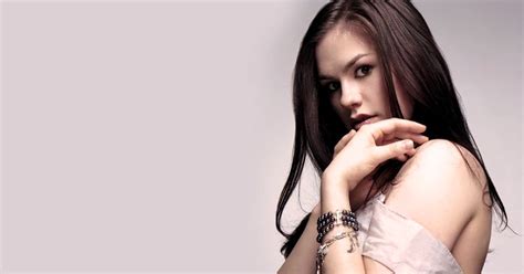 Anna Paquin Celebrity Bikini Wallpapers