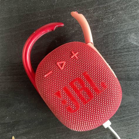 Jbl clip 4 carabiner : r/JBL