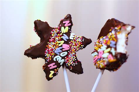 » Chocolate marshmallow pops!