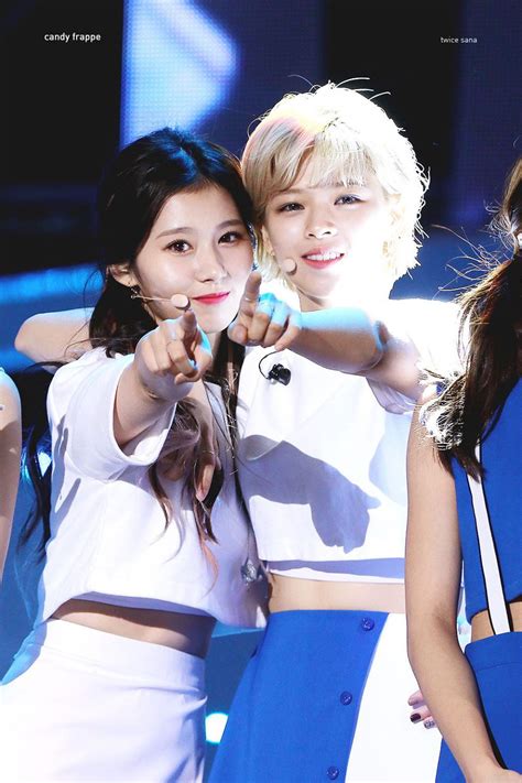 Sana và Jungyeon TWICE khẩu chiến gay gắt ngay trên sân khấu