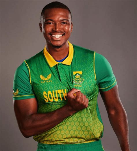 Lungi Ngidi biography (Cricketer) age, ipl career and debut, gf, Net ...