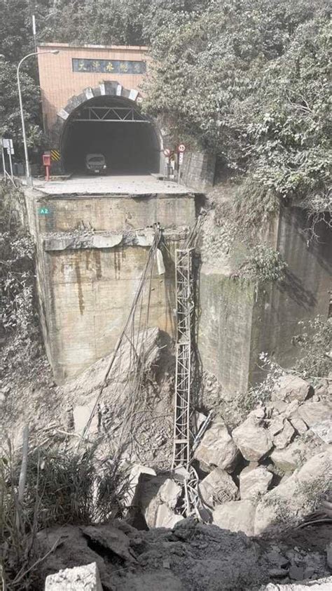 Al Menos Personas Muertas Y M S De Heridas Tras Un Terremoto De