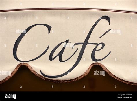 Restaurant awning paris hi-res stock photography and images - Alamy