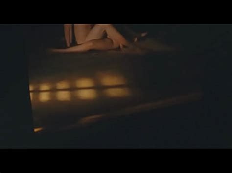 La escena desnuda de la actriz bengalí Rii Sen XVIDEOS