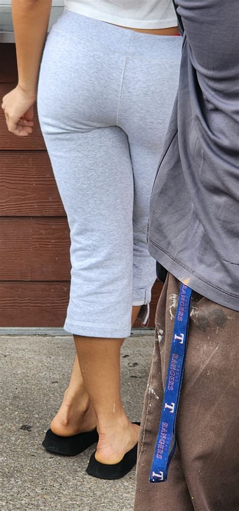 Tight Plump Ass In Grey Leggings Spandex Leggings Yoga Pants Forum