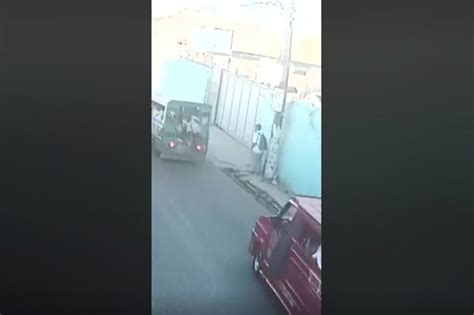 Sapul Sa Cctv Lalaking Nag Aabang Ng Masasakyan Patay Matapos