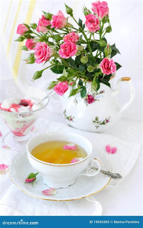 Rose Bouquet and Cup of Tea Stock Image - Image of dessert, pink: 19045365