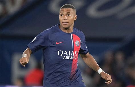 Kylian Mbappe i a anunțat pe șefii de la PSG că va părăsi echipa la