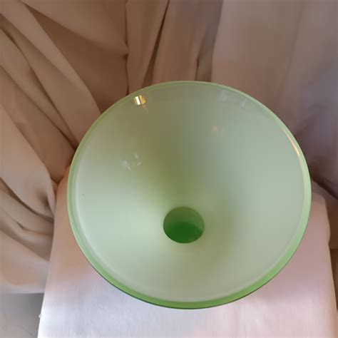 Vase soliflore en opaline vert clair Début de Série