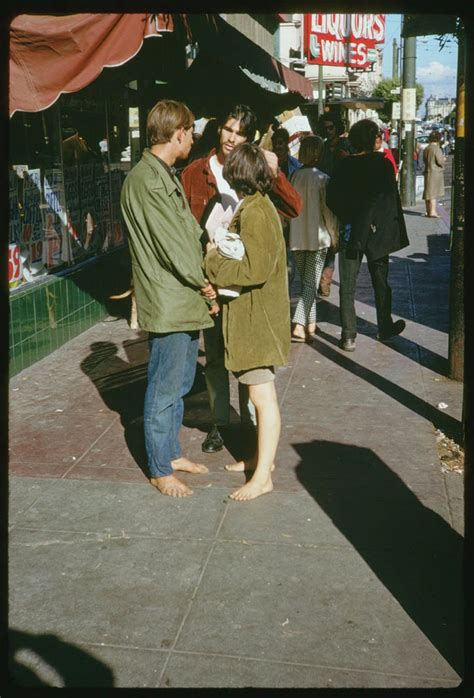 18 Fascinating Vintage Color Photographs Capture Haight Street Hippies