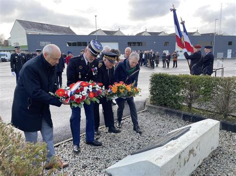 Les Gendarmes De La Mayenne Rendent Hommage Leurs Coll Gues D C D S