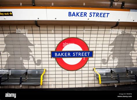 Baker street london underground hi-res stock photography and images - Alamy