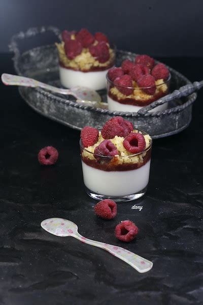 PANNA COTTA FRAMBOISES ET CRUMBLE COCO Épicétout la cuisine de Dany