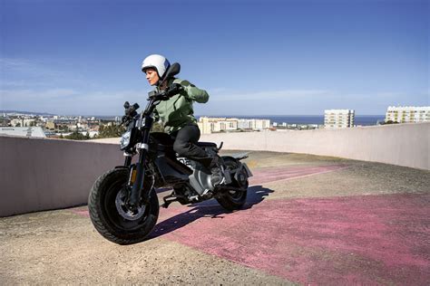 Bmw Motorrad S New Ce Electric Urban Ride Is Billed As An Eparkourer