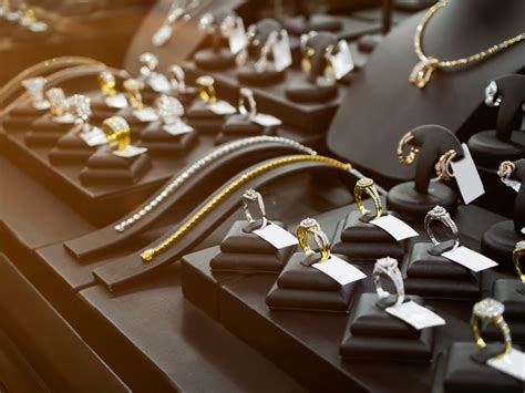 Guide To Choosing The Best Pieces From A Jewellery Store