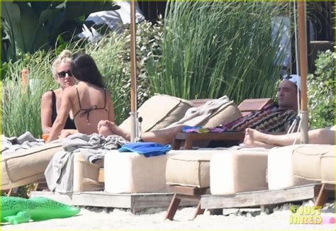 Ed Westwick Girlfriend Amy Jackson Share A Kiss At The Beach During