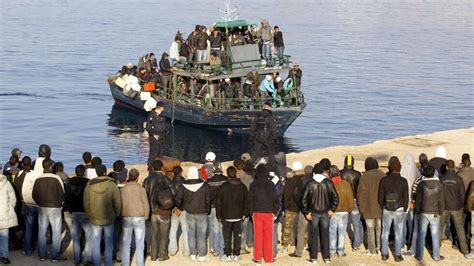 Expuls De Lampedusa Un Migrant Tunisien T Moigne Invit Afrique Soir