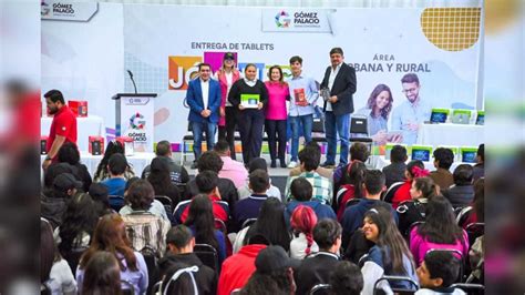 Alcaldesa de Gómez Palacio entrega 200 tablets a jóvenes estudiantes