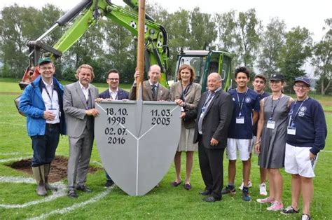 Salem Spatenstich für den neuen Sportplatz der Schule Schloss Salem