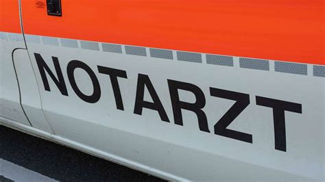 Unfall In Leinfelden Echterdingen Fu G Nger Muss Nach Kollision