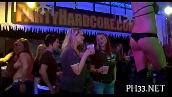 Un Lindo Camarero Rubio Se Folla A Todo El Mundo XVIDEOS