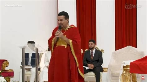 Pastor gera polêmica após dizer que se seu marido é um homem bom você