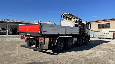 CASSONE RIBALTABILE TRILATERALE Con GRU FASSI F710 RA 2 26 Su IVECO