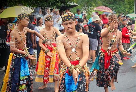 The magical dance of the Dayak tribe in Kalimantan 이미지 2154761209