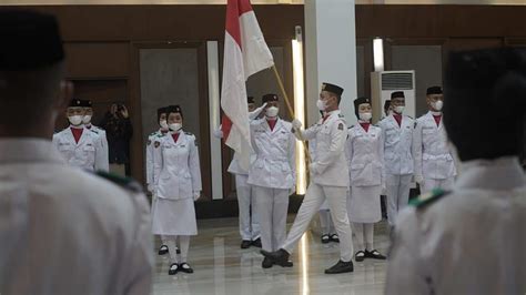 Bupati Kukuhkan Pasukan Pengibar Bendera Pusaka Kabupaten Bone