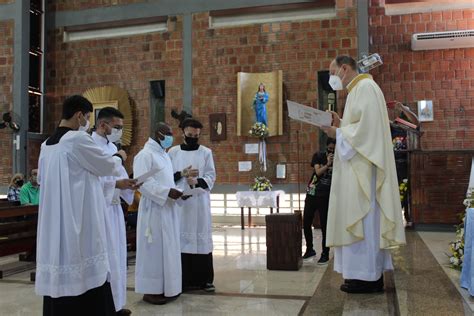 Primera profesión religiosa de los jóvenes misioneros de la Consolata