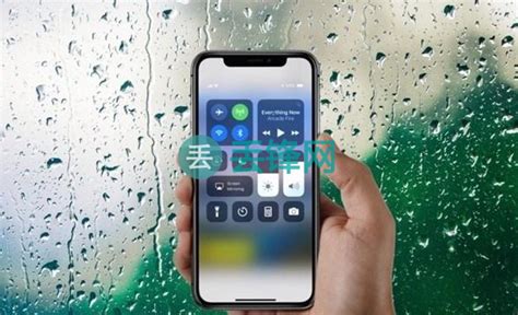 教你苹果iphone 8手机进水后屏幕有水印怎么处理？ 苹果手机进水维修 丢锋网