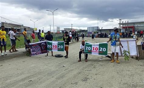 Angry Youths In Warri Stage Protest Against Efcc Video