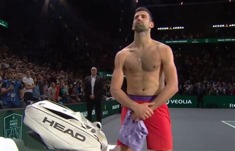 Tennis Rolex Paris Masters Novak Djokovic Fait Le Show Et Montre Ses