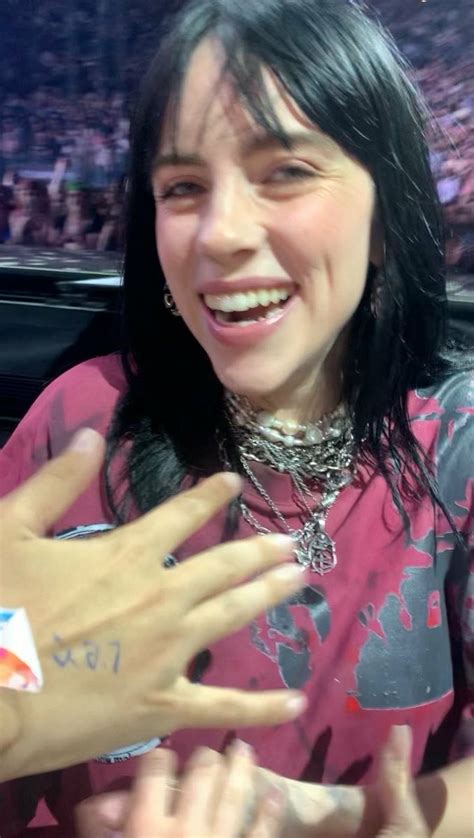 Billie Eilish Oficial Paraguay On Twitter Billie Eilish Fotografiada