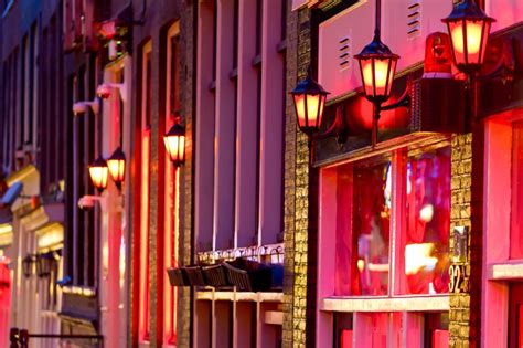 Amsterdam Tour Del Quartiere A Luci Rosse After Dark GetYourGuide