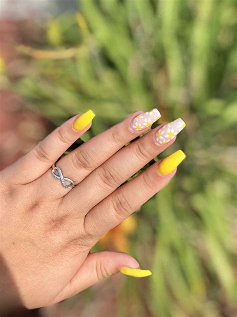 Yellow Flower Nails Flower Nail Designs White Nail Designs Cool Nail