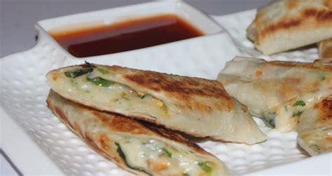 Chicken Cheese Roll Recipe Tahir Chaudhary Masala TV