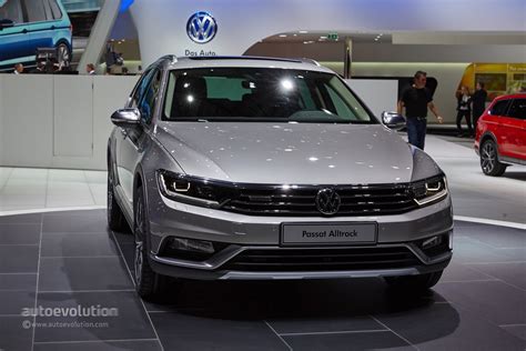 2015 Volkswagen Passat Alltrack Makes A First Appearance In The Metal At Geneva Autoevolution