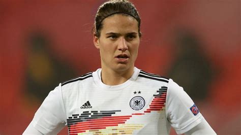 Vier Monate Vor Wm Dfb Star Dzsenifer Marozsan Tritt Zur Ck