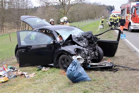 Heftiger Unfall In Lindau Am Bodensee Vw Beetle Kracht In Wohnmobil