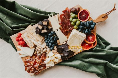 How To Pack The Perfect Charcuterie Picnic For Two Date Ideas