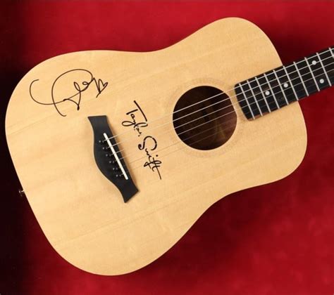 Real guitar signature? : r/TaylorSwiftAutographs