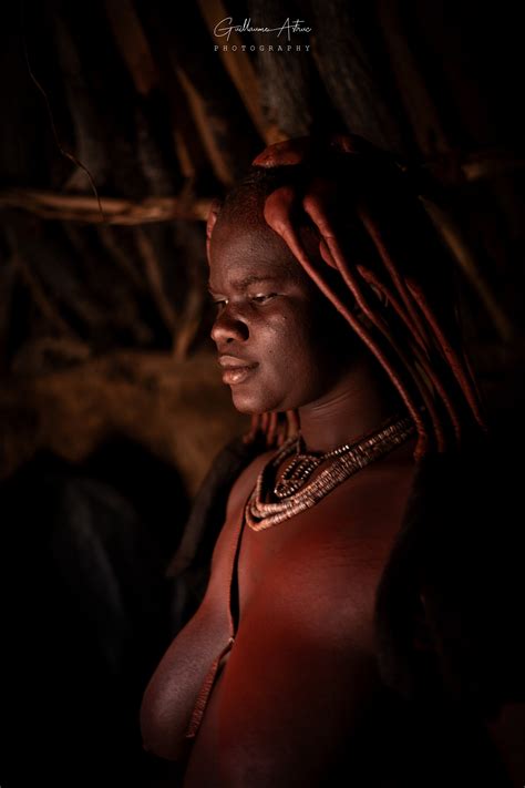 Une Himba Dans L Ombre Guillaume Astruc Photography