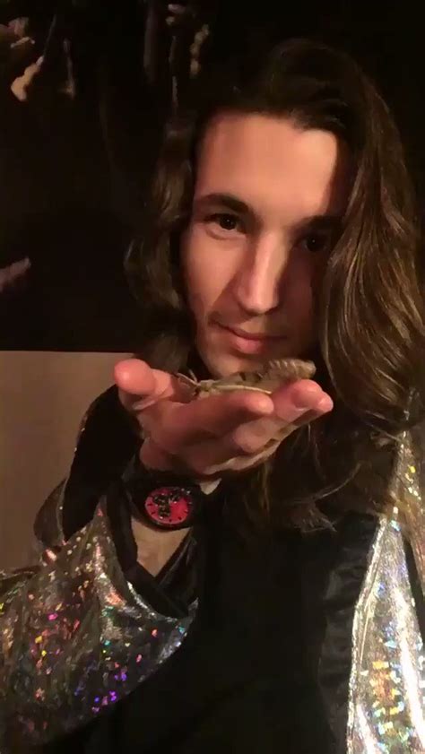 🏛Komuz🏛 on Twitter: "Made a friend last night https://t.co/vyBj1BRZ0o ...